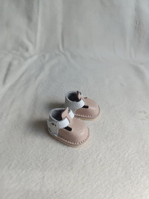 Scarpe beige per bambole beige  Paola Reina doll