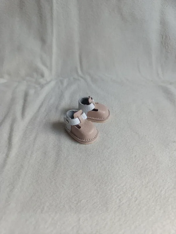 Scarpe beige per bambole beige  Paola Reina doll