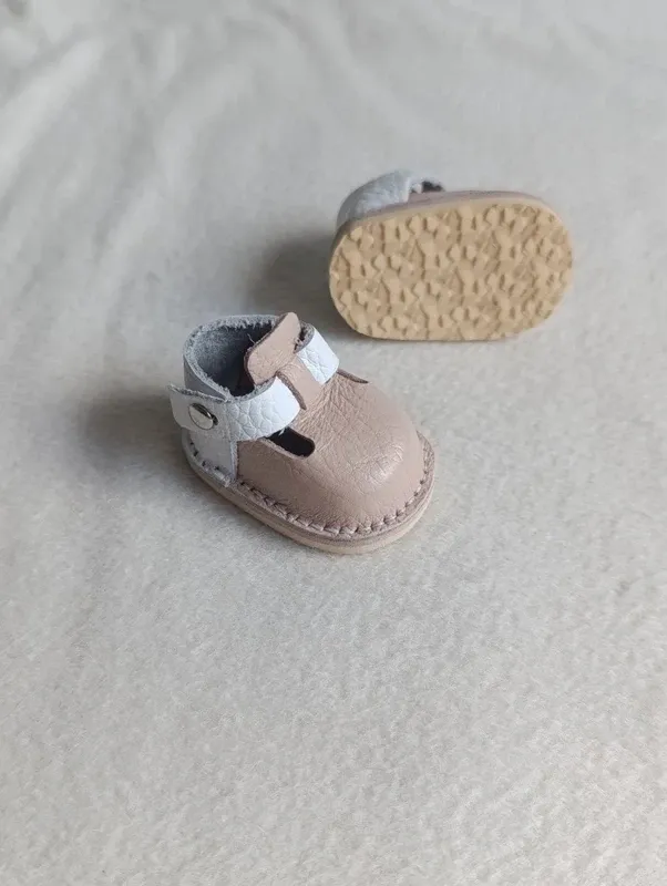 Scarpe beige per bambole beige  Paola Reina doll