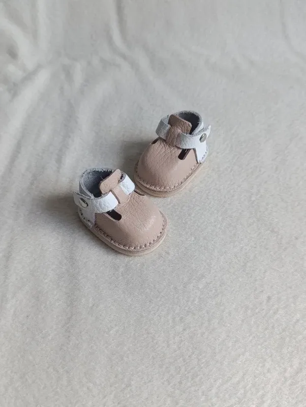 Scarpe beige per bambole beige  Paola Reina doll