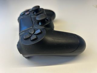 PS4 (PlayStation 4) negra con mando SCUF