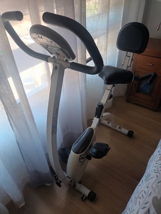 Bicicleta estática BH Fitness