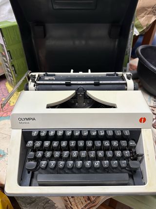 Máquina escribir Olympia Mónica