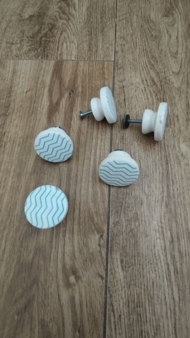 5 pomos - turquesa blanco