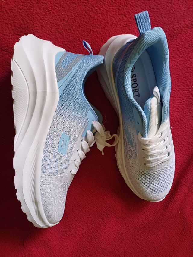 Tenis deportivos azules y blancos - Talla 38