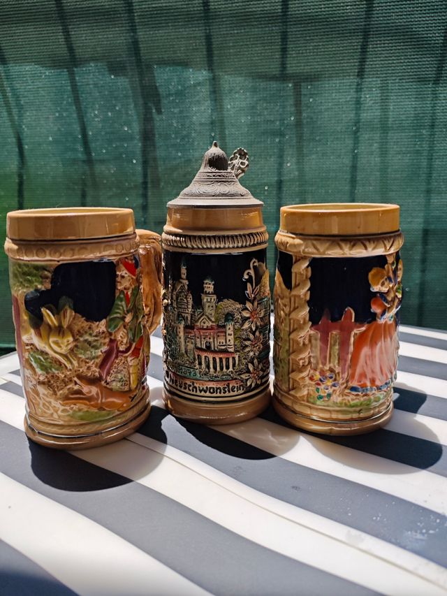 Jarras cerveza Neuschwanstein antigua de Alemania