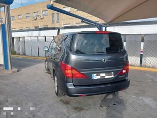 SsangYong Rodius 2011