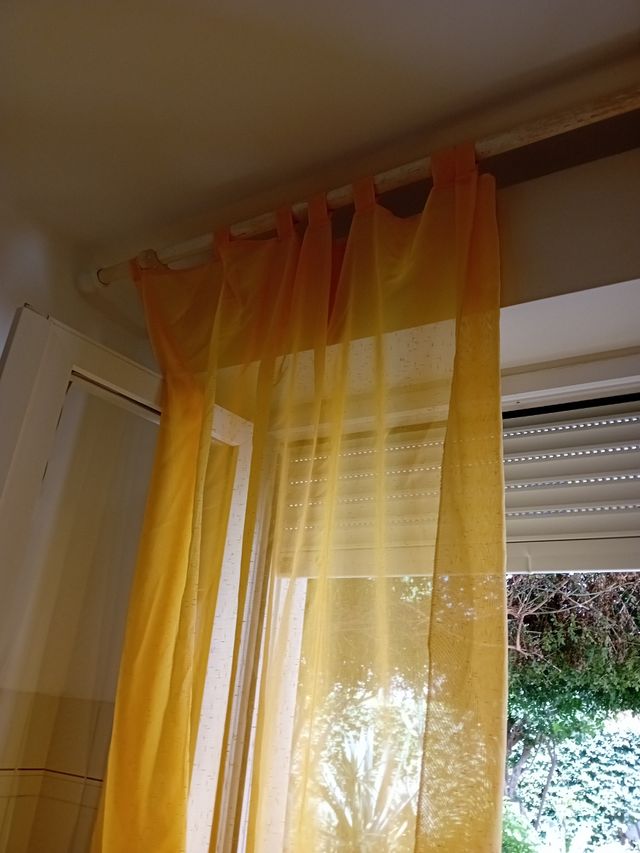 Tende arancioni in tessuto (2)