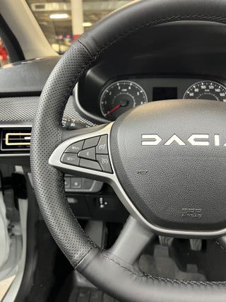 Funda de volante universal en cuero cosido a mano