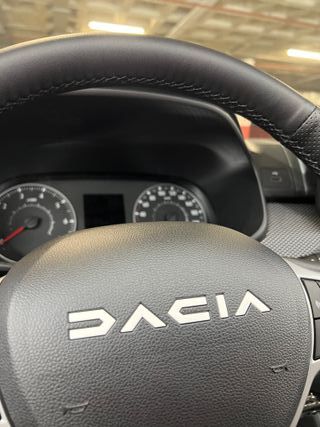 Funda de volante universal en cuero cosido a mano