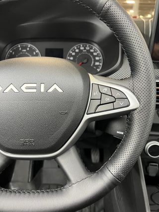 Funda de volante universal en cuero cosido a mano