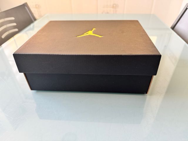 Caja vacía zapatillas Jordan