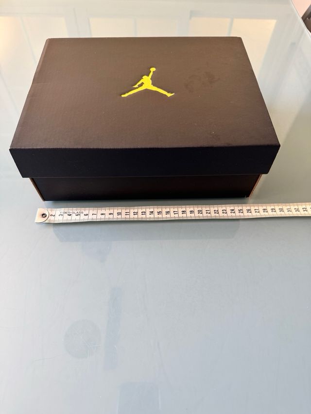 Caja vacía zapatillas Jordan
