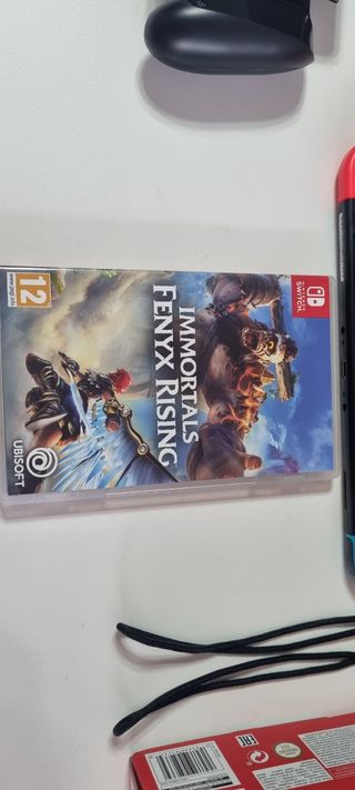 Nintendo Switch + tarjeta microSD + juego