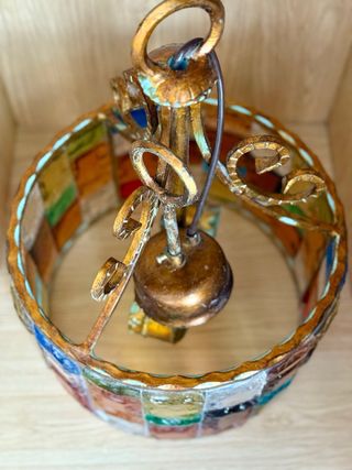 Lámpara vintage multicolor.