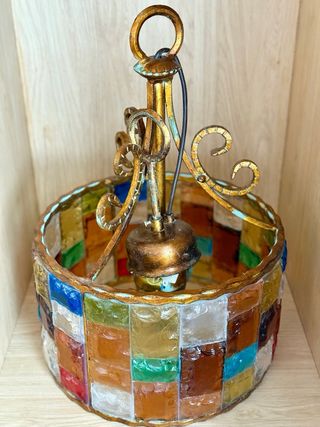 Lámpara vintage multicolor.