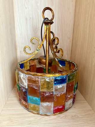 Lámpara vintage multicolor.