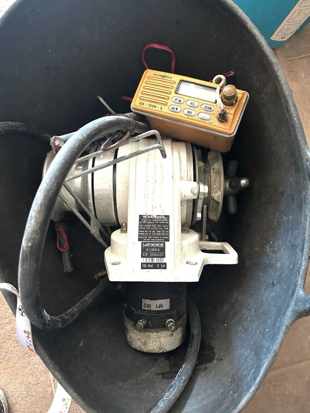 Molinete ancla Kobra 700w 12V