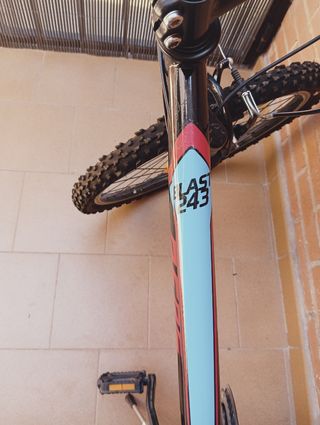 Bicicleta junior de montaña con marchas.