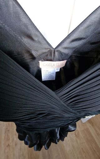 Vestido fiesta negro de seda con volantes precioso