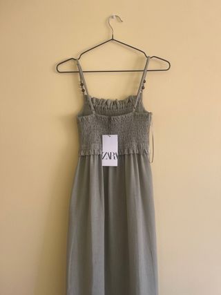 Vestido midi Zara verde oliva