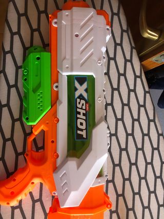Pistola de agua X-Shot Zuru
