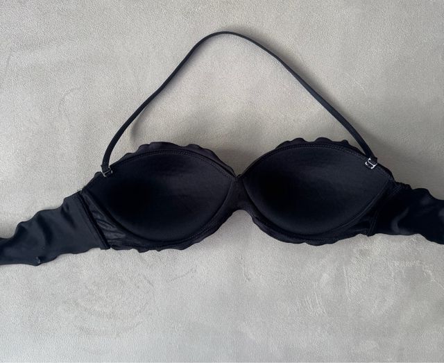 Top bikini negro