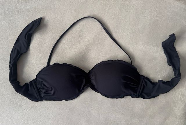 Top bikini negro