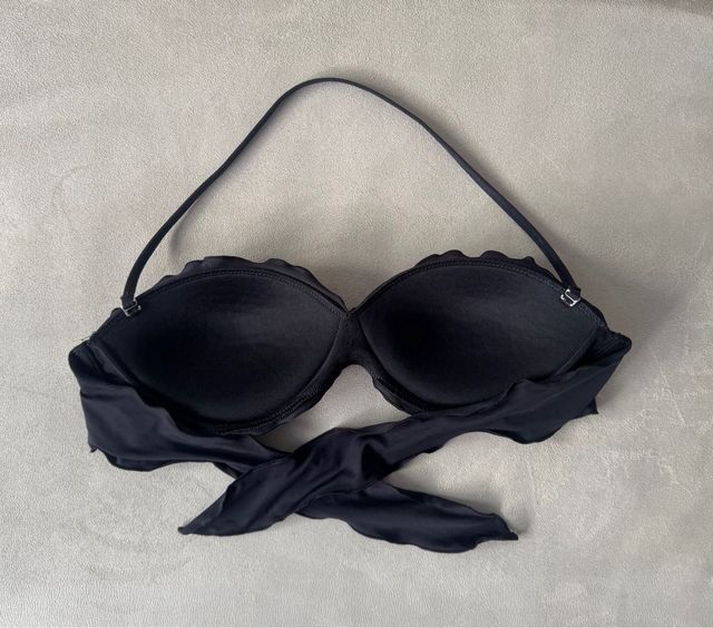 Top bikini negro