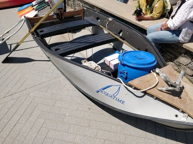 Barca plegable + motor 5cv + ancla + bidon+papeles