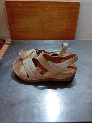Sandalias nuevas  mujer beige talla 46