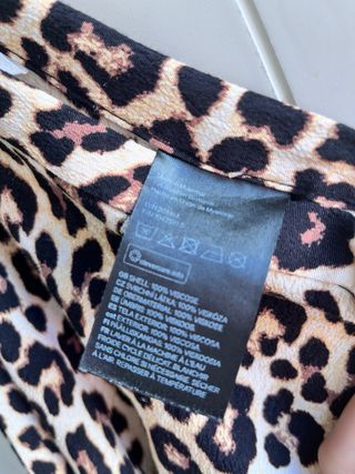 Falda midi leopardo H&M