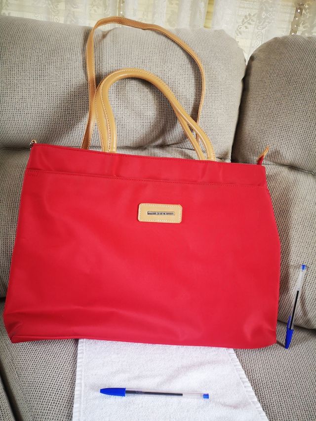 Bolso, maletín rojo. Trabajo. Grande, 45x31 cm.