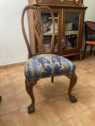 Mesa isabelina de época y sillas a juego