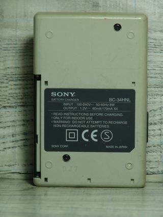 Cargador Sony de 4 pilas doble AA