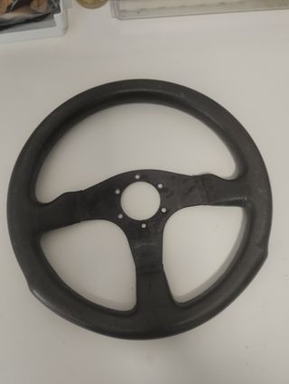 Volante Momo clásico digno de ser conducido