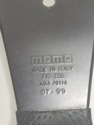 Volante Momo clásico digno de ser conducido
