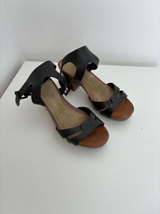 Sandalias VIALIS negras tacón madera