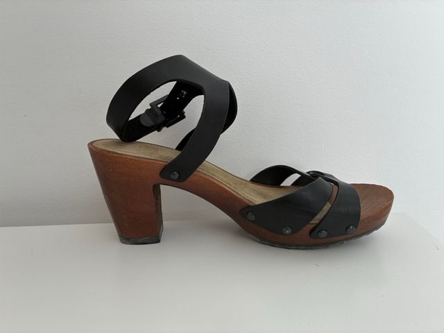 Sandalias VIALIS negras tacón madera