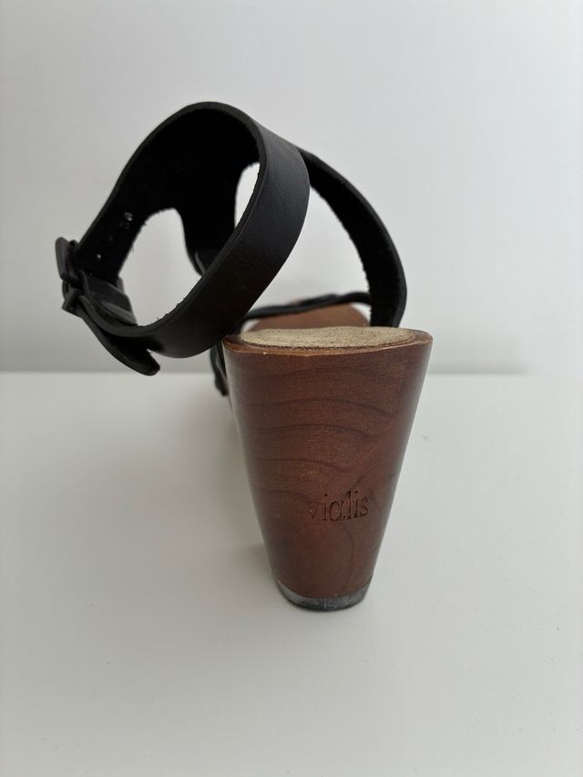 Sandalias VIALIS negras tacón madera