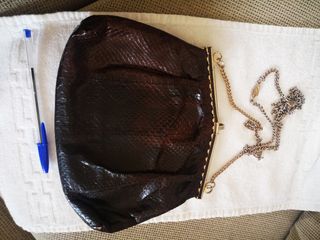 Bolso piel marrón, escamas. De colgar. ESTEVE