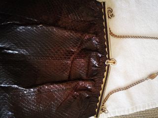 Bolso piel marrón, escamas. De colgar. ESTEVE