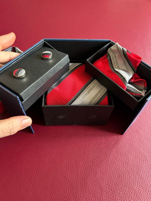 Completo cravatta, gemelli e fazzoletto