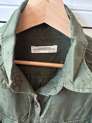 Camisa Zara verde oliva