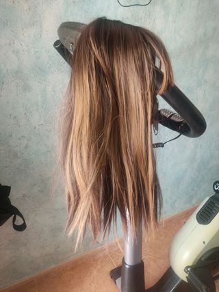 Peluca castaña con mechas lisa