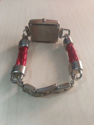 Reloj mujer plata rojo (SOLO PAGO EFECTIVO)