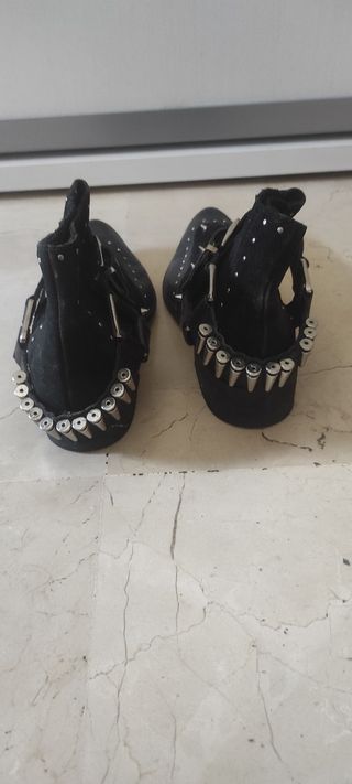 Botines ASOS negros con tachuelas