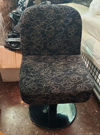 Silla giratoria baja negra. 4 unidades