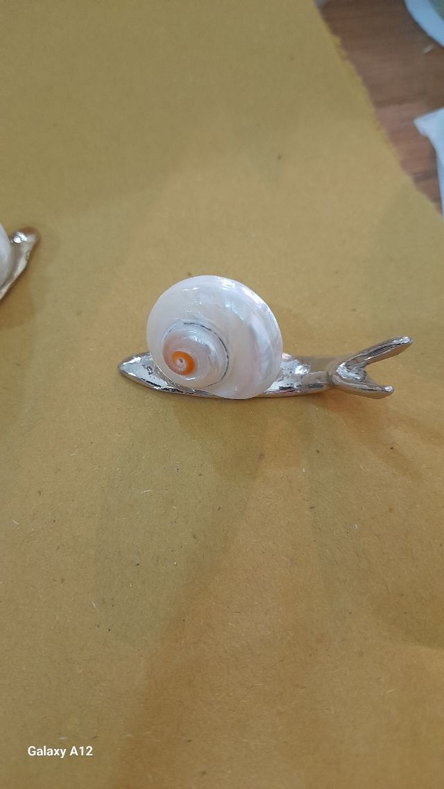 Lumachine in metallo e conchiglia