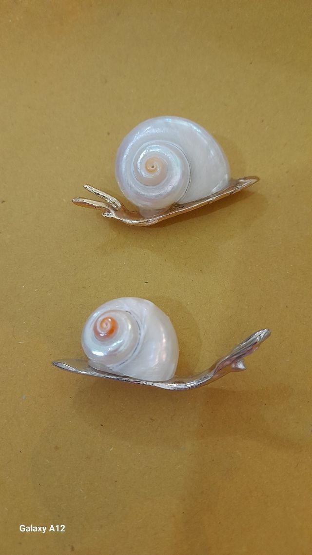 Lumachine in metallo e conchiglia